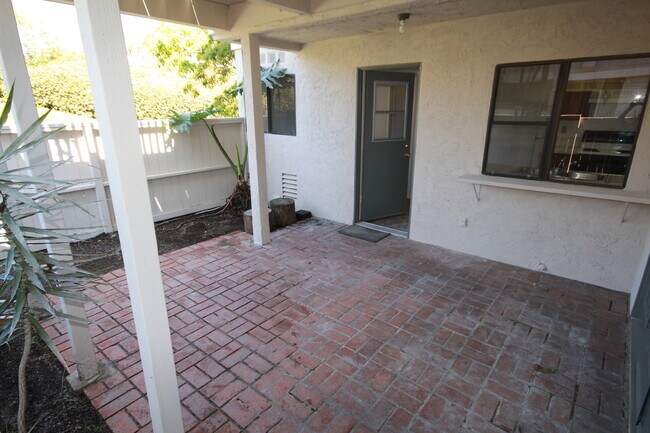 Building Photo - 3 Bedroom/2.5 Bath Townhouse in Heart of UTC