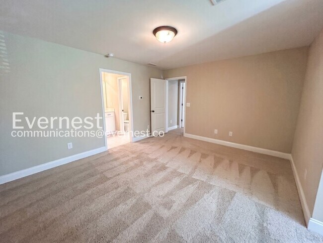 Building Photo - Spacious 3 Bed, 2.5 Bath Town Home with Garage and Patio | Pet Friendly | Available Now!