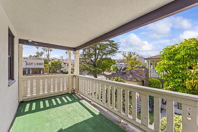 Building Photo - 1444 S Beverly Dr