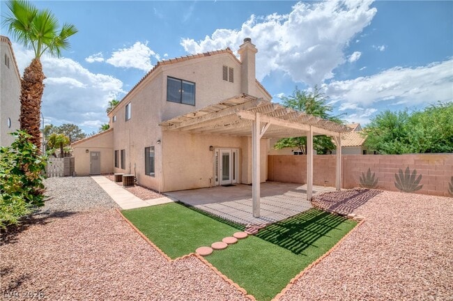 Building Photo - 2304 Chatfield Dr