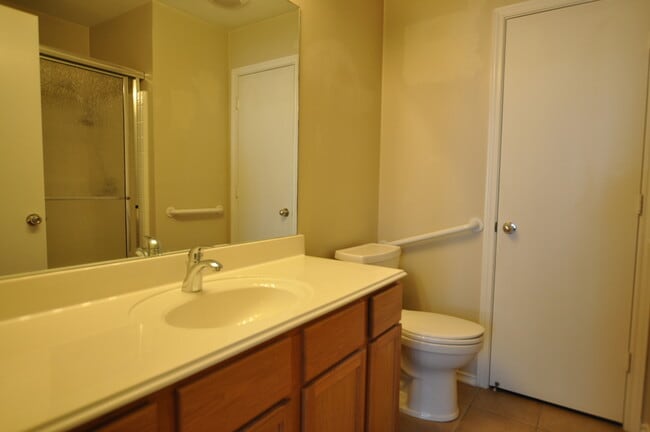 Building Photo - Custom Built Home in Flint!