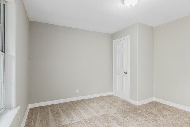 Building Photo - 512 N Inwood Dr