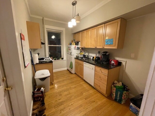 Primary Photo - 32 Highgate St