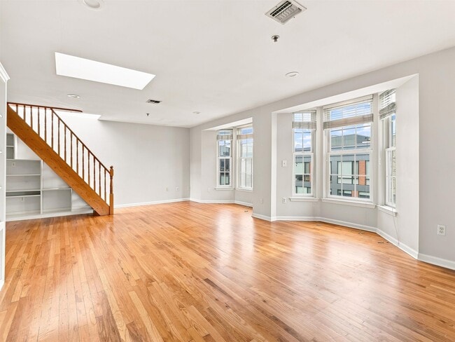 Building Photo - 727 Jefferson St