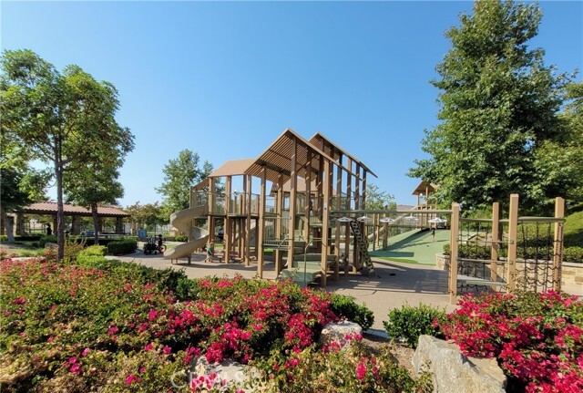 Building Photo - 146 Finch
