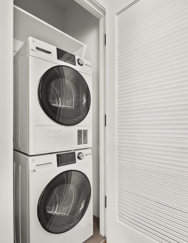 Building Photo - 139 Morris St