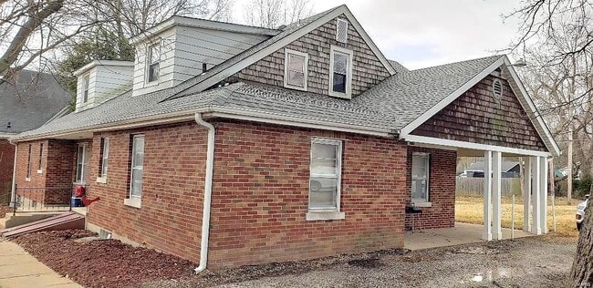 Building Photo - 1308 Caseyville Ave