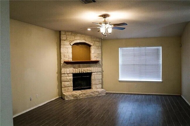Building Photo - 100 S Creek Bend Dr