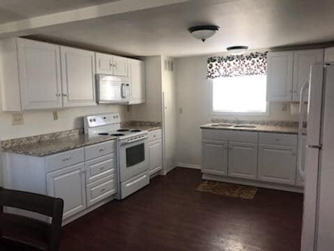 Building Photo - No Pets please! Cute and cozy home with a country feel!