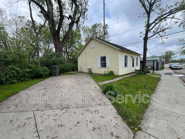 Building Photo - 1115 E North St