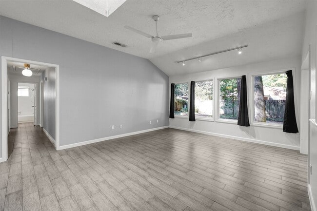 Building Photo - 9 Birchcane Dr