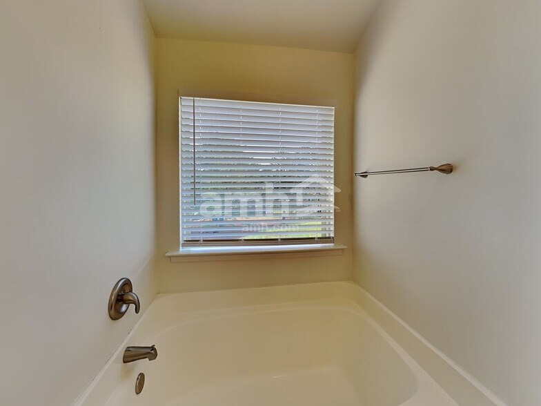 Building Photo - 392 Bandelier Cir