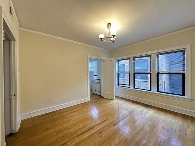 Building Photo - 1312 Oak Ave