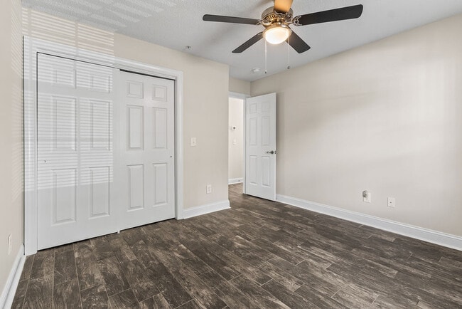 Building Photo - Woodmoor Condo