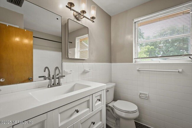 Building Photo - 6446 Ledbury Dr S