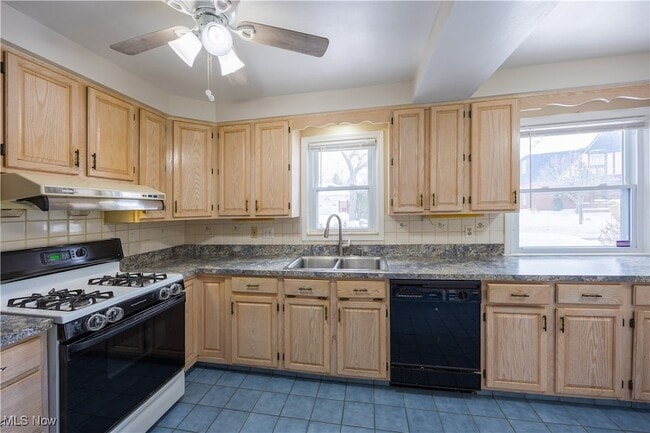 Building Photo - 23211 Fernwood Dr