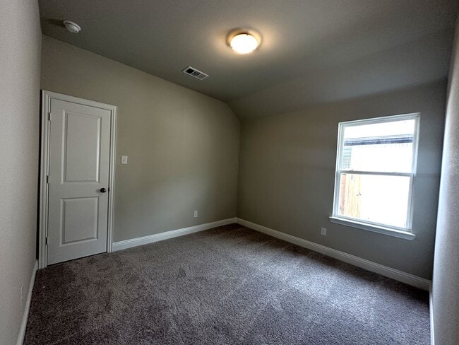 Building Photo - LAGOON Community, like new house.