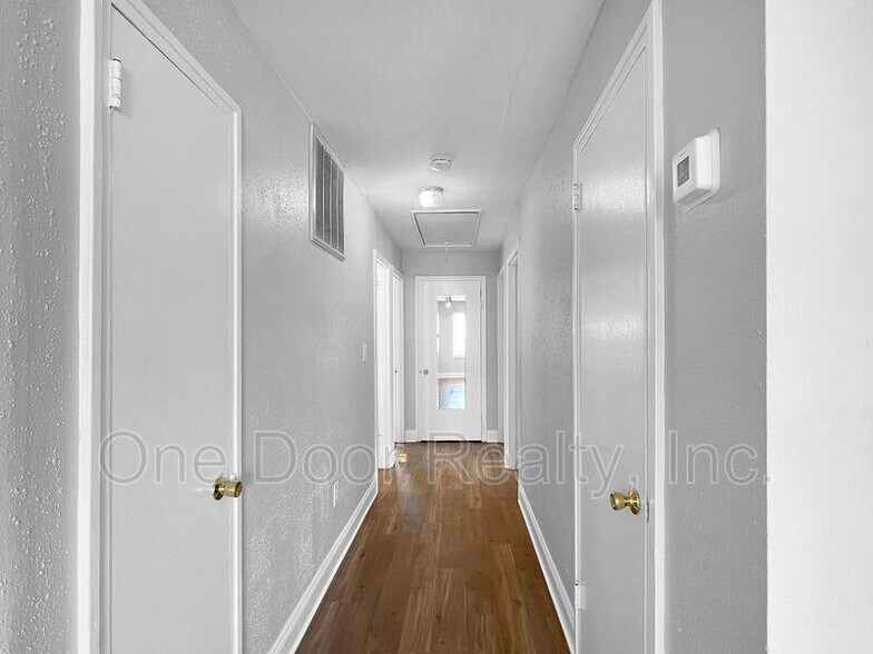 Building Photo - 130 Nelson Dr