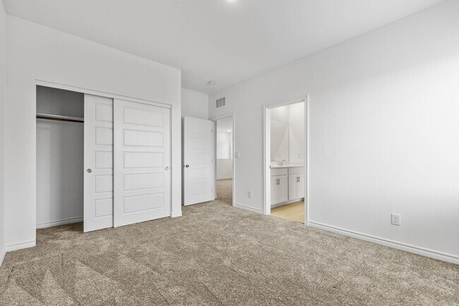 Building Photo - 4469 Sawyer Rdg St