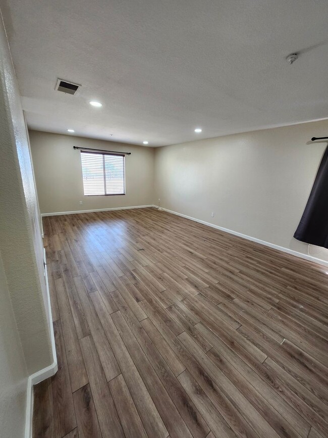 Building Photo - Beautiful 5 Bedroom House fully remodeled....