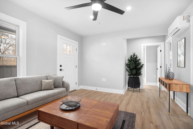 Building Photo - 103 E High St