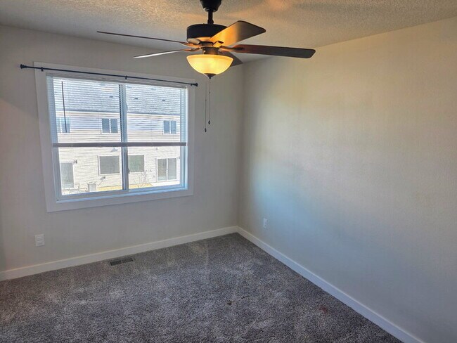 Building Photo - 6951 Bluebell Ct