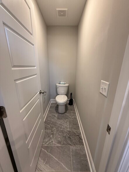 Master bathroom - 246 King Rd