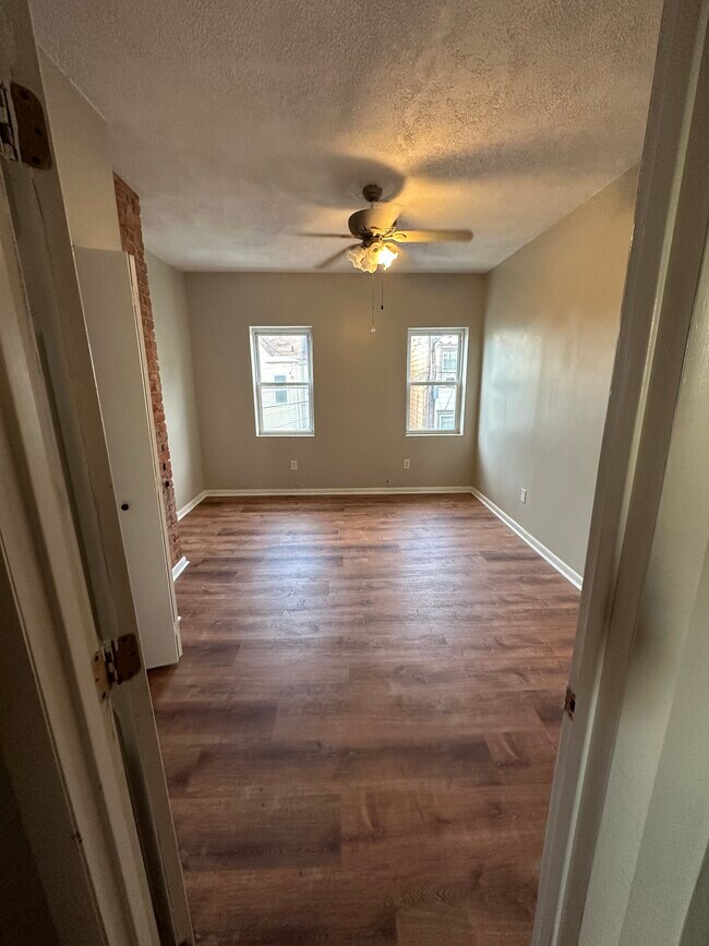 Building Photo - 322 Hancock St