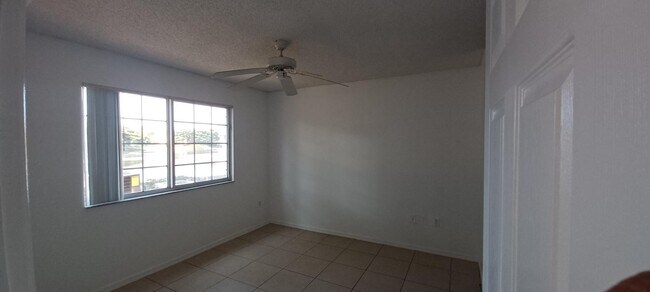 Building Photo - 4163 N Haverhill Rd