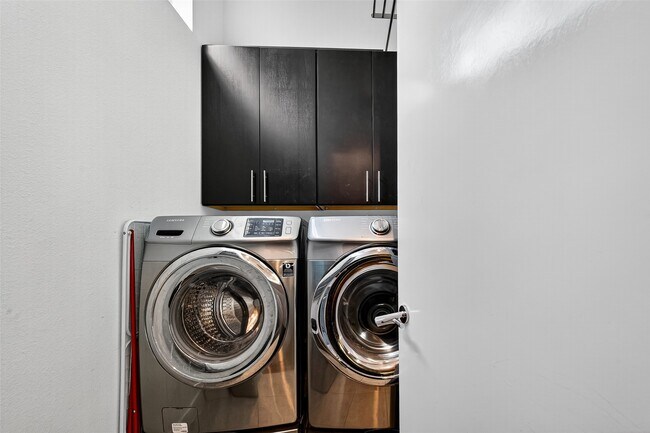 Building Photo - 1232 W 24th St