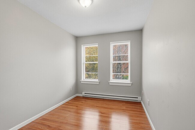 Building Photo - 194 Lyman St