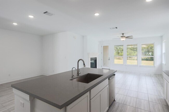 Building Photo - 182 Yarbrough Dr