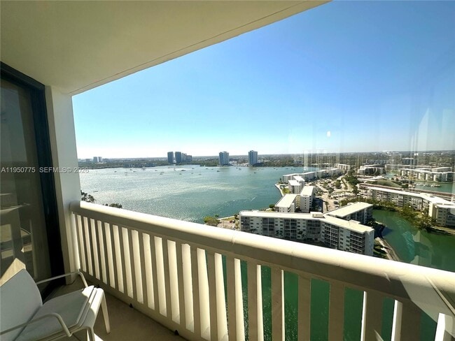 Building Photo - 1000 W Island Blvd