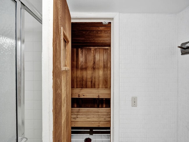 Building Photo - 2121 N Ocean Blvd