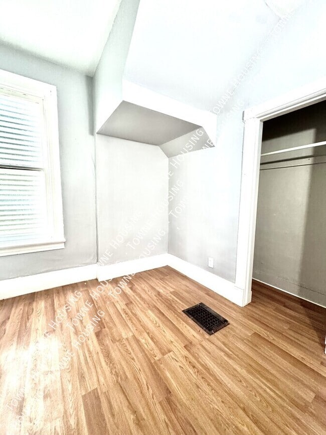 Building Photo - 339 Hampshire St