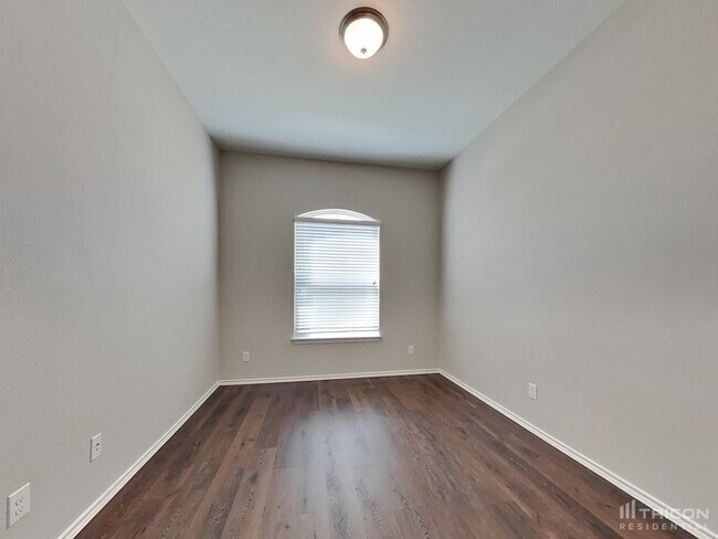 Building Photo - 125 Creek Terrace Dr