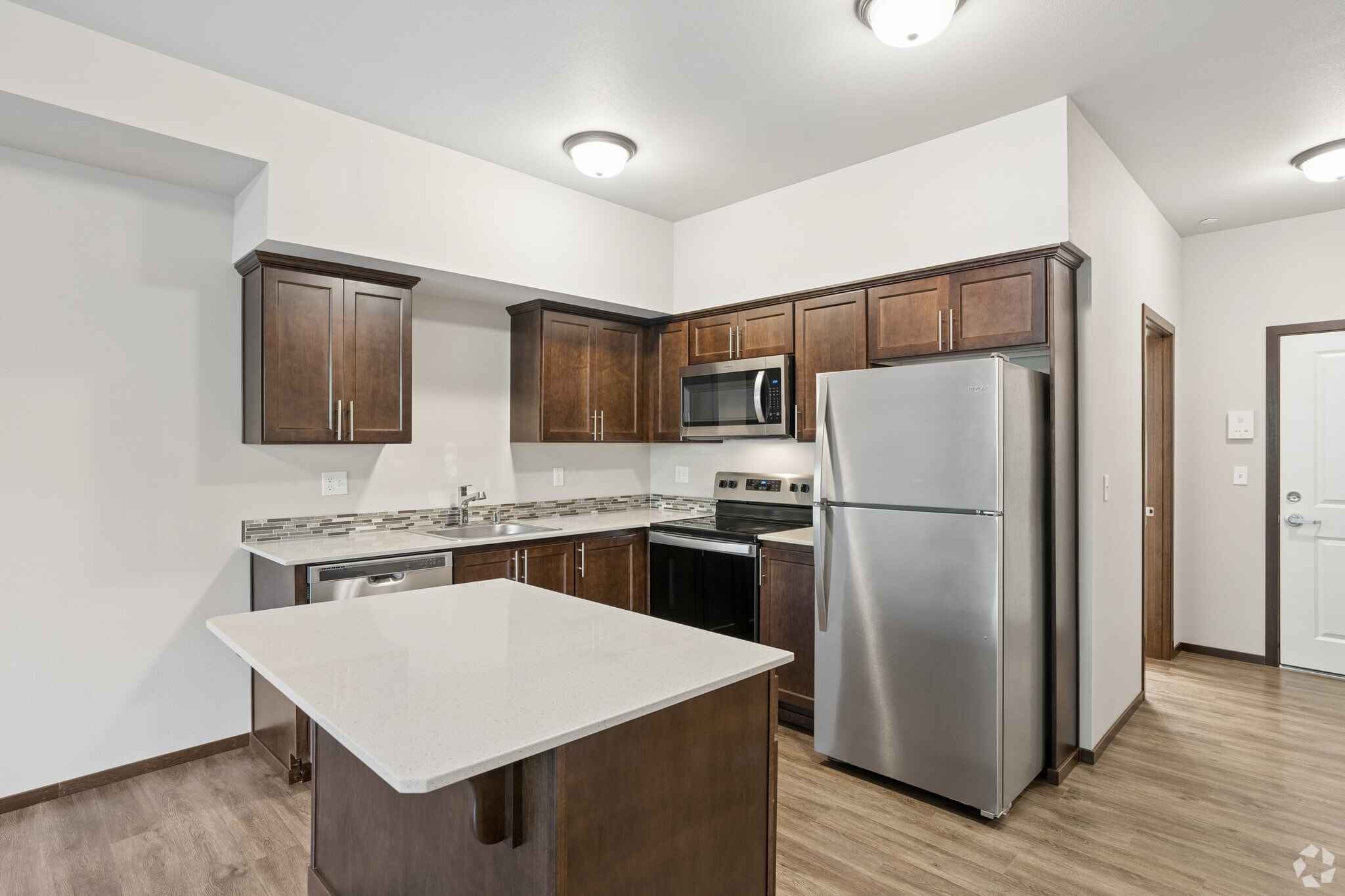 1BR, 1BA w/ Den - 771SF - Kitchen - Remington Place Apartments