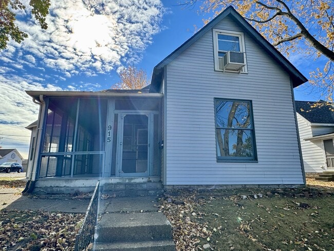 Building Photo - 915 W Taylor St