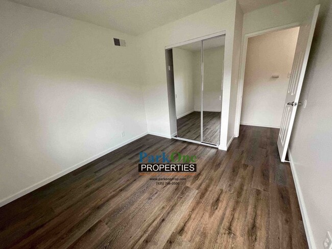 Building Photo - House With Paved Side Yard and Spacious Backyard in Pinole Now Available!!
