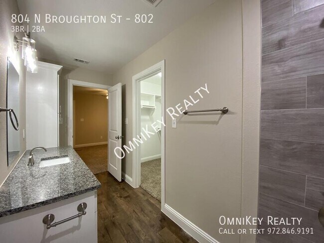 Building Photo - 804 N Broughton St