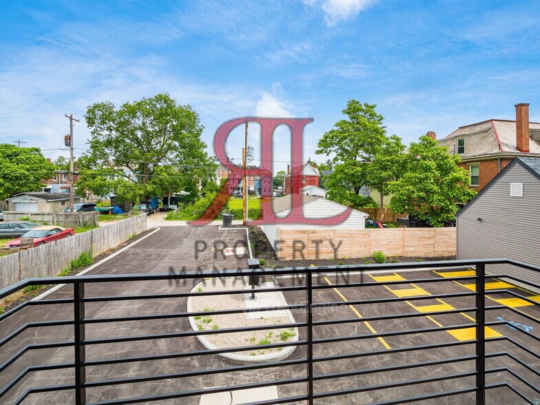 Building Photo - 1096 Oak St