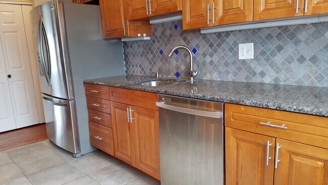 Building Photo - Spacious single family home in established Rockville neighborhood available now!