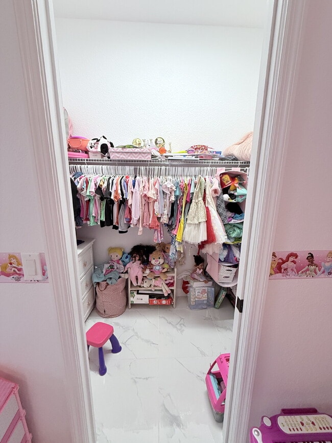 Building Photo - 5 Bedroom and 6 Bathroom, Lake view House