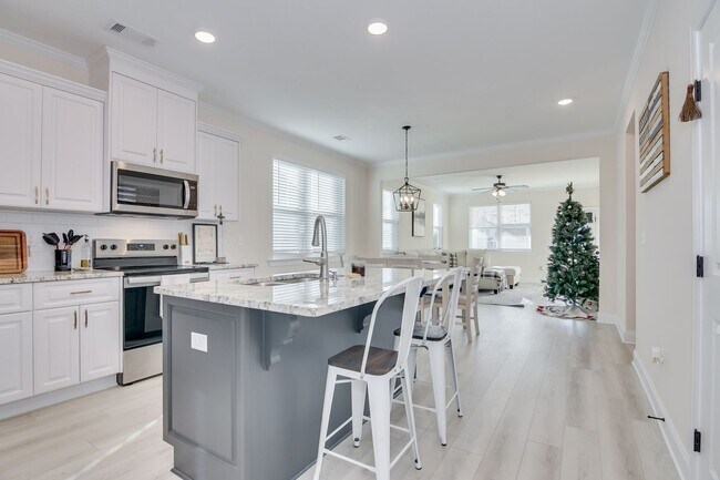 Building Photo - 3 Bedroom 2 Bathroom Ranch