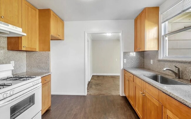 Building Photo - House