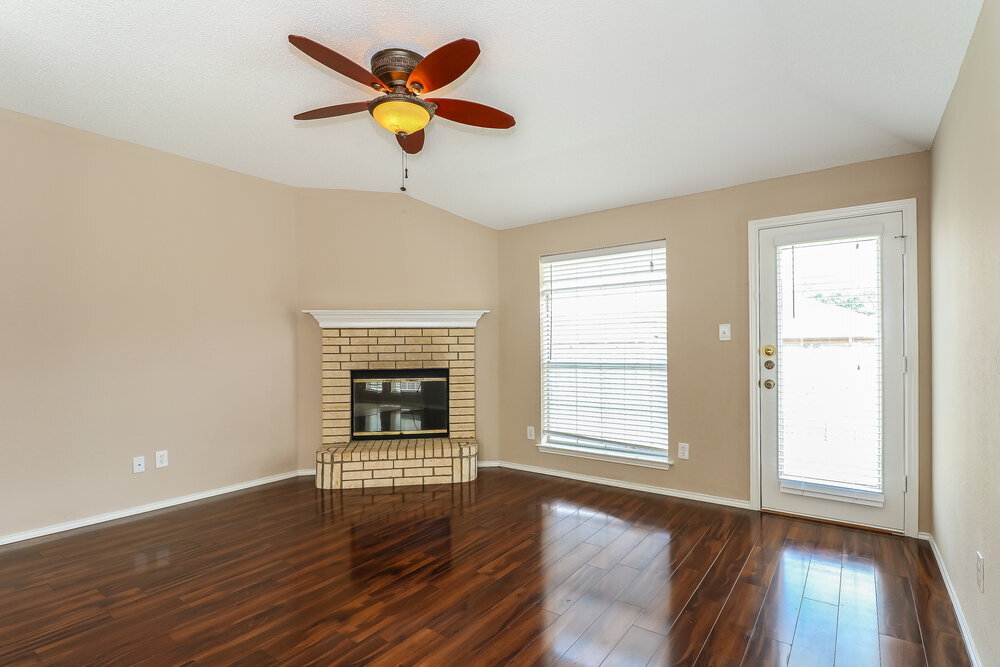 Building Photo - 6705 W Lynn Creek Dr