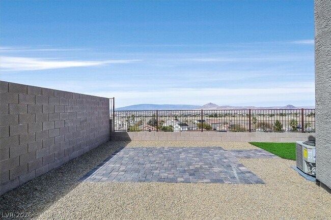 Building Photo - 352 Rosefinch St