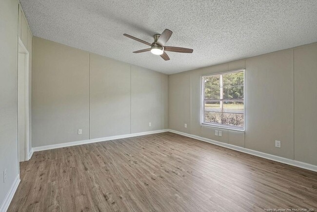 Building Photo - 226 Twin Creek Dr