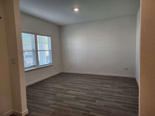 Building Photo - Spacious 3BR Home in Quiet Jacksonville Ne...