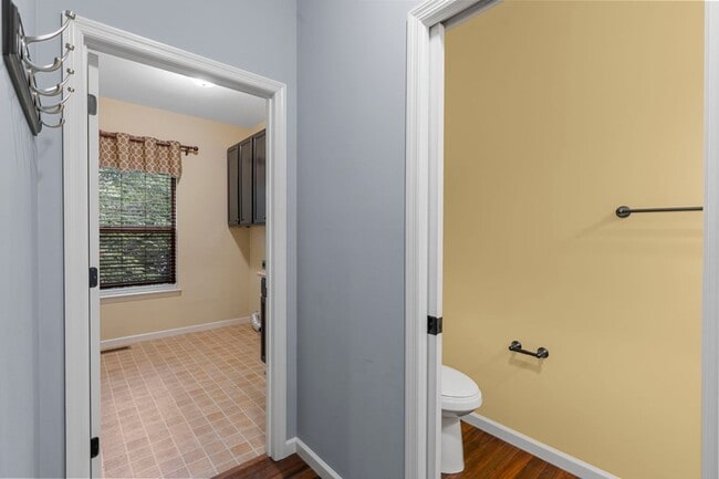 Building Photo - Stunning Former Display Home on a Quiet Cu...